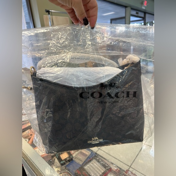 Coach satchel. X - Picture 3 of 9